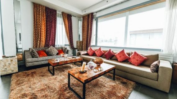 שולחן לסלון – עץ, מתכת או אולי זכוכית?